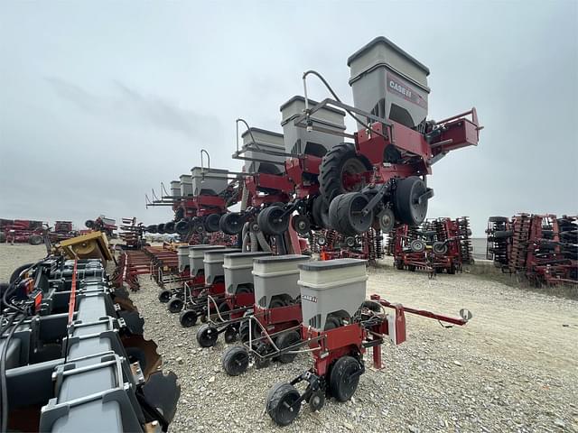 Image of Case IH 1235 equipment image 4