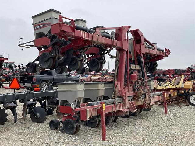 Image of Case IH 1235 equipment image 2