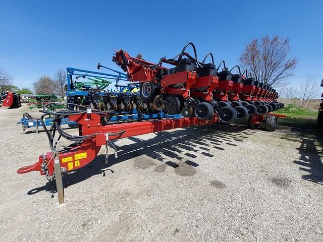 Image of Case IH 1245 equipment image 1