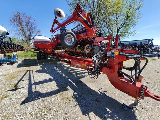 Image of Case IH 1245 equipment image 3