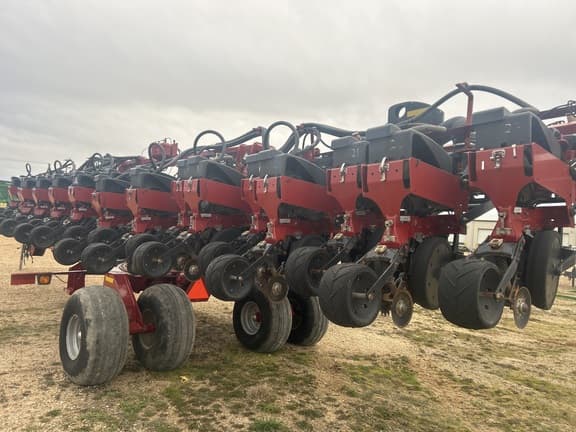 Image of Case IH 1245 equipment image 2