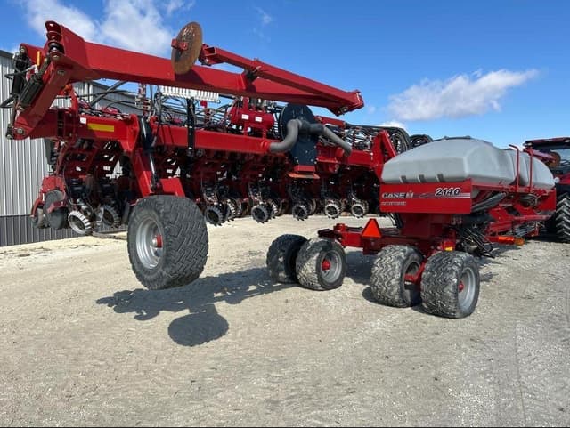 Image of Case IH 2140 equipment image 2