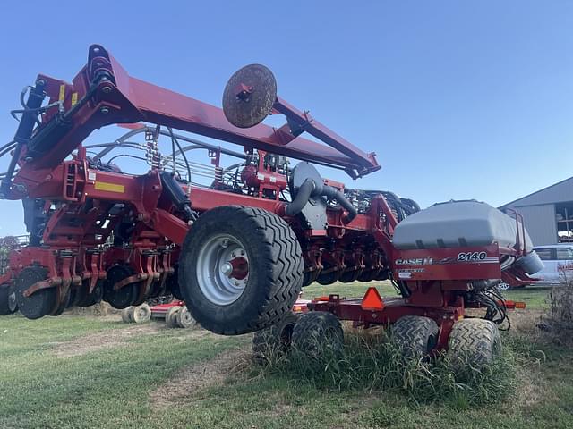 Image of Case IH 2140 equipment image 2