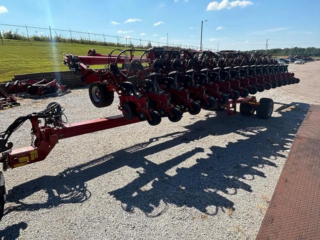 Image of Case IH 2140 equipment image 2