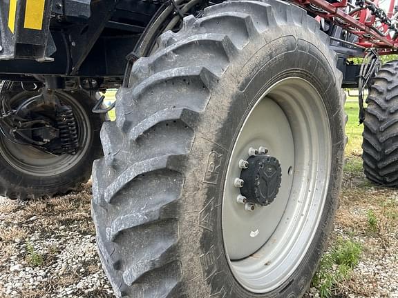 Image of Case IH Patriot 3240 equipment image 2