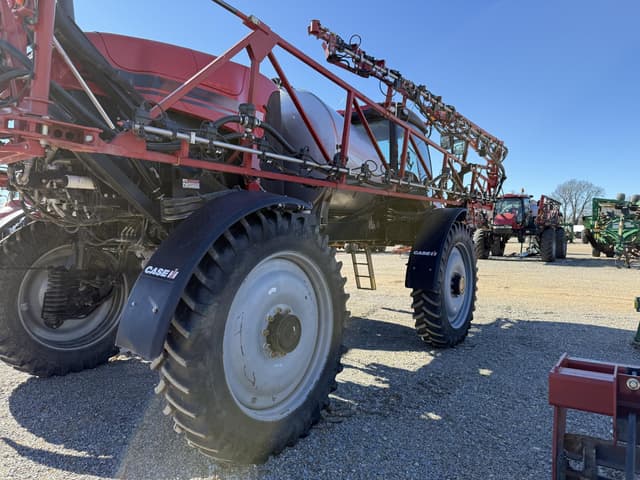 Image of Case IH Patriot 3340 equipment image 4