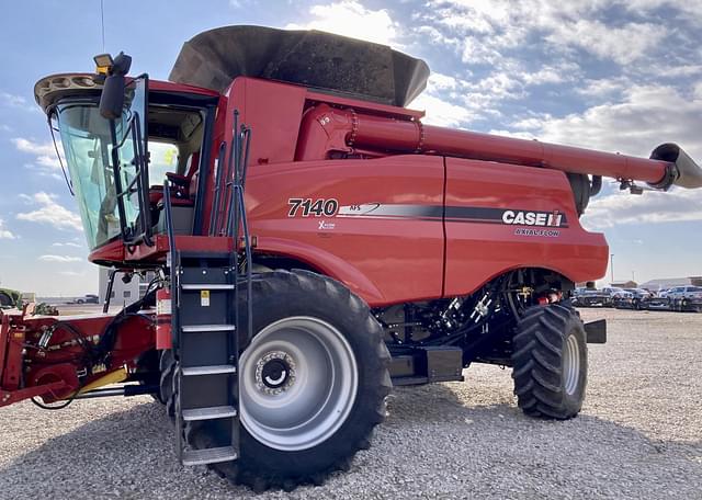 Image of Case IH 7140 equipment image 4