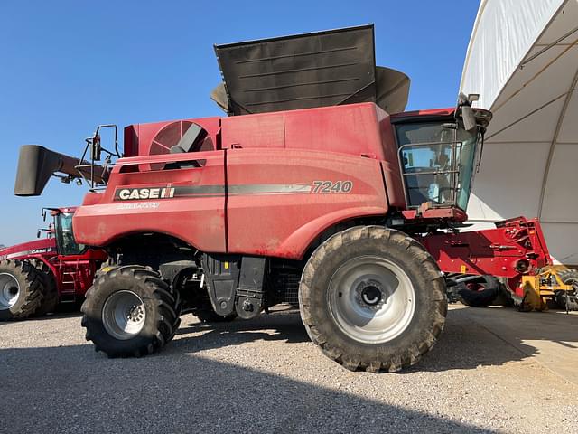 Image of Case IH 7240 equipment image 1