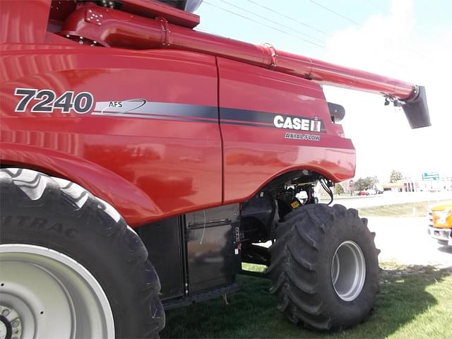 Image of Case IH 7240 equipment image 3