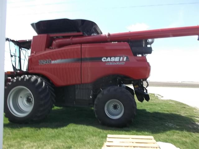 Image of Case IH 7240 equipment image 4