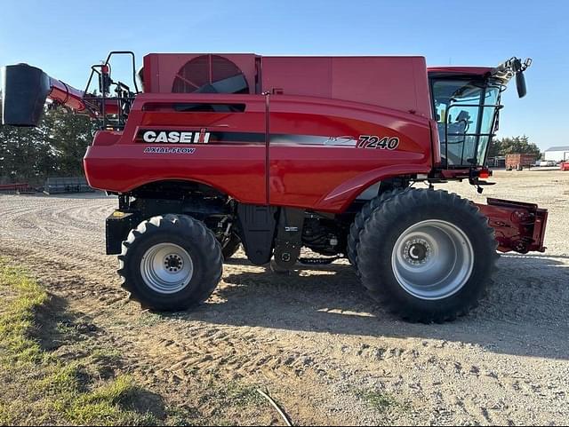 Image of Case IH 7240 equipment image 2