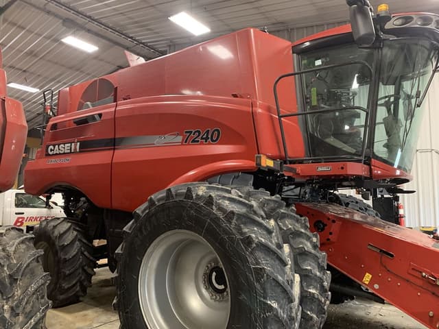 Image of Case IH 7240 equipment image 2