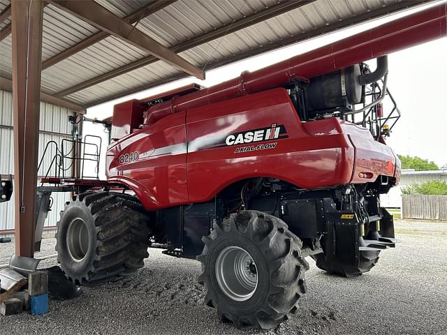 Image of Case IH 8240 equipment image 2