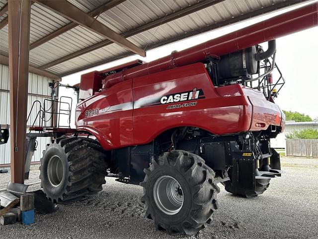 Image of Case IH 8240 equipment image 2