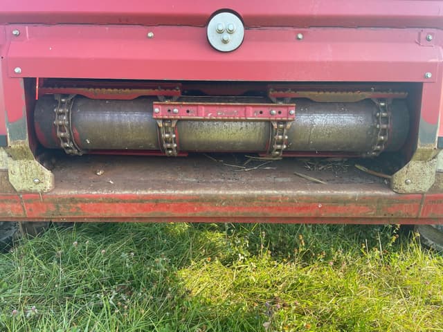 Image of Case IH 8240 equipment image 4