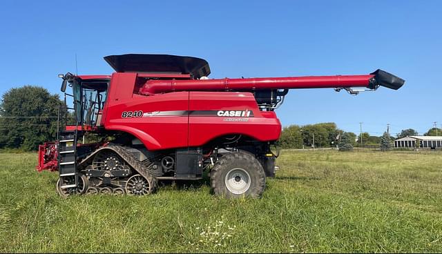 Image of Case IH 8240 equipment image 1