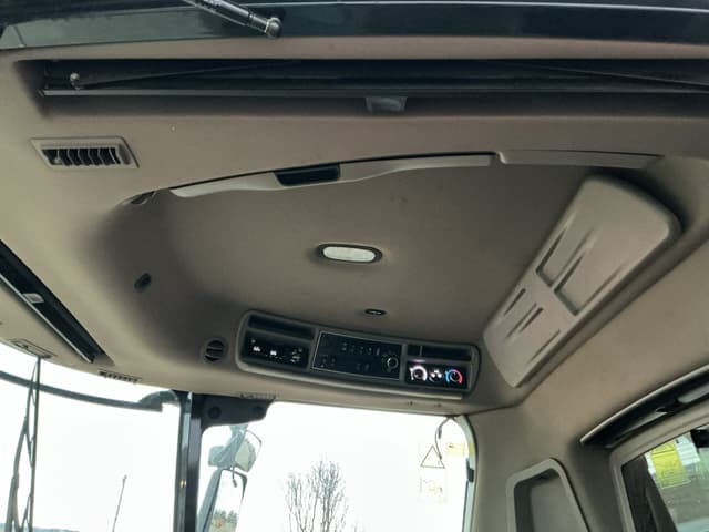 Image of Case IH 8240 equipment image 1