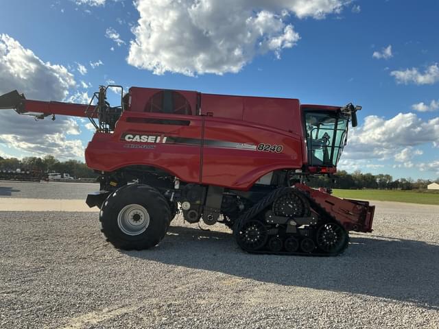 Image of Case IH 8240 equipment image 1