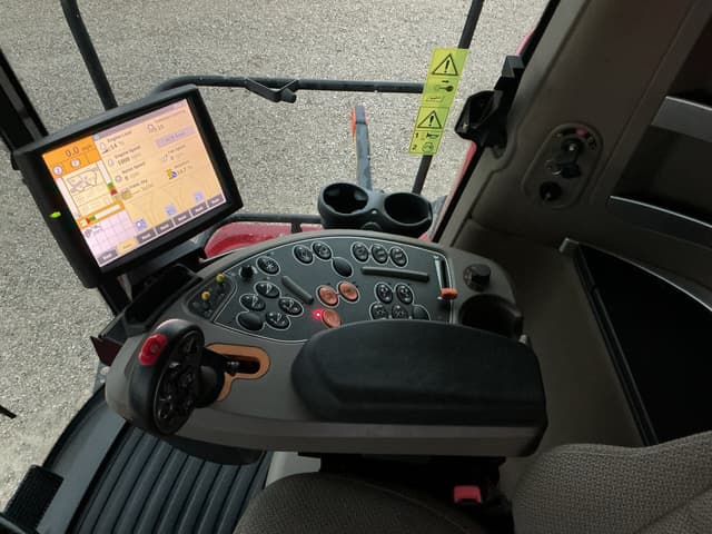 Image of Case IH 8240 equipment image 3