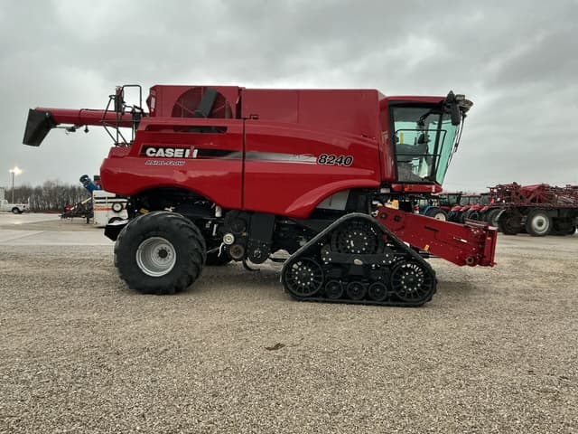 Image of Case IH 8240 equipment image 1