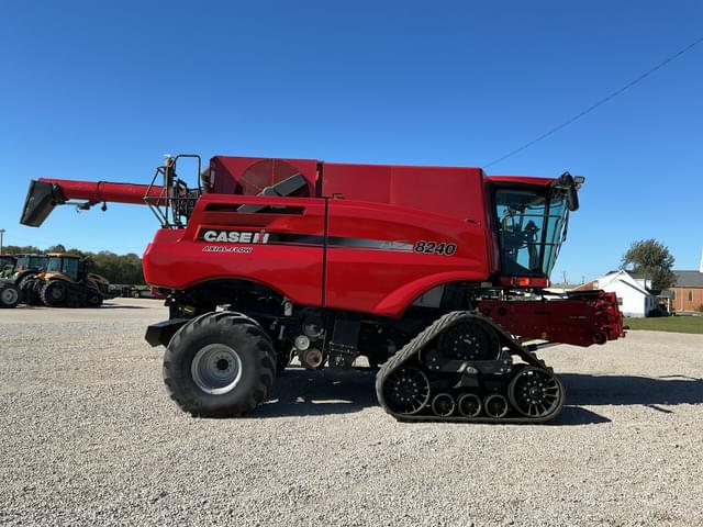 Image of Case IH 8240 equipment image 1