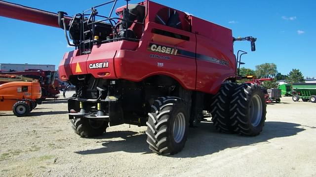 Image of Case IH 8240 equipment image 2