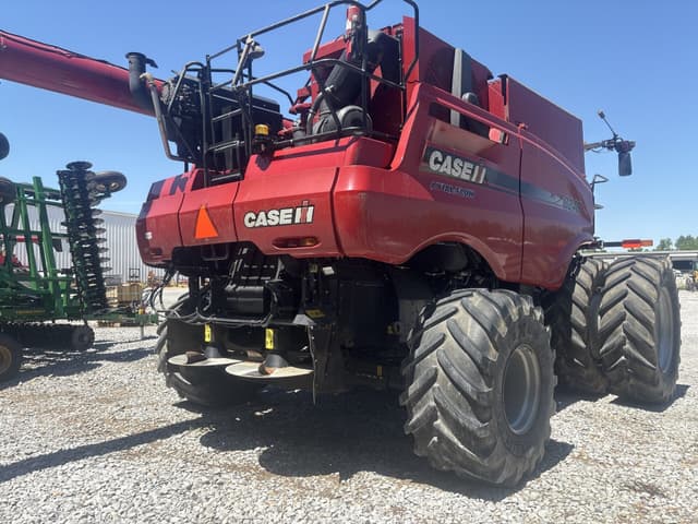 Image of Case IH 8240 equipment image 2