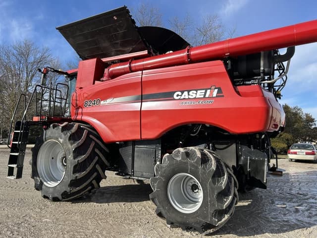 Image of Case IH 8240 equipment image 4