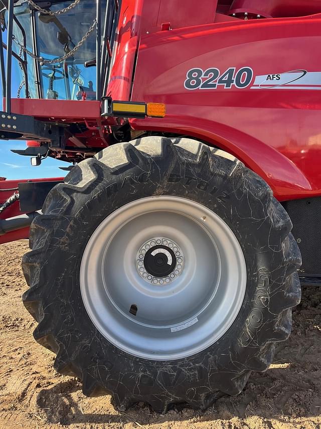 Image of Case IH 8240 equipment image 1