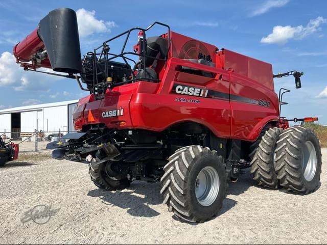 Image of Case IH 8240 equipment image 3