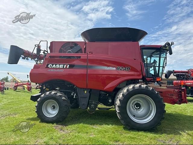 Image of Case IH 8240 equipment image 1