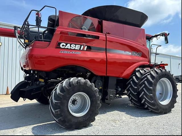 Image of Case IH 8240 equipment image 3