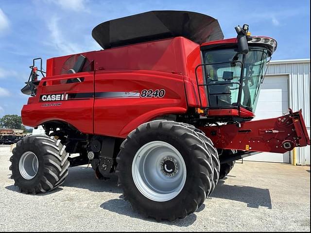 Image of Case IH 8240 equipment image 1
