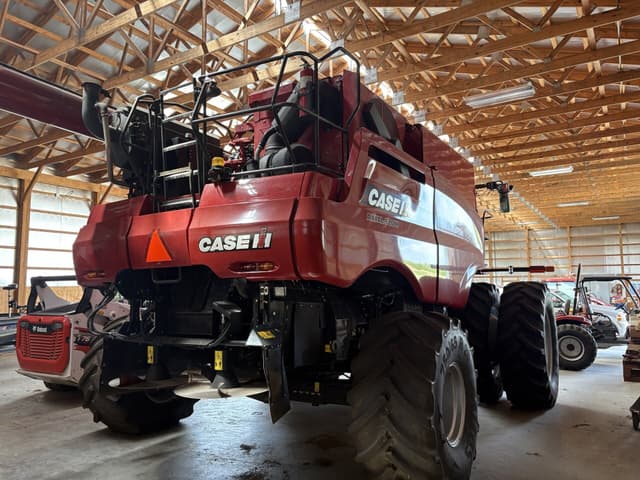 Image of Case IH 8240 equipment image 2