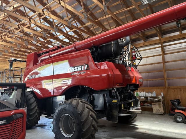 Image of Case IH 8240 equipment image 4