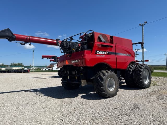 Image of Case IH 8240 equipment image 2