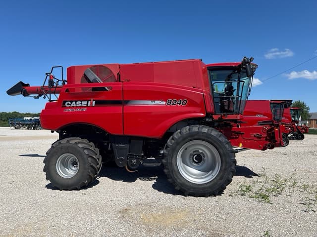 Image of Case IH 8240 equipment image 1
