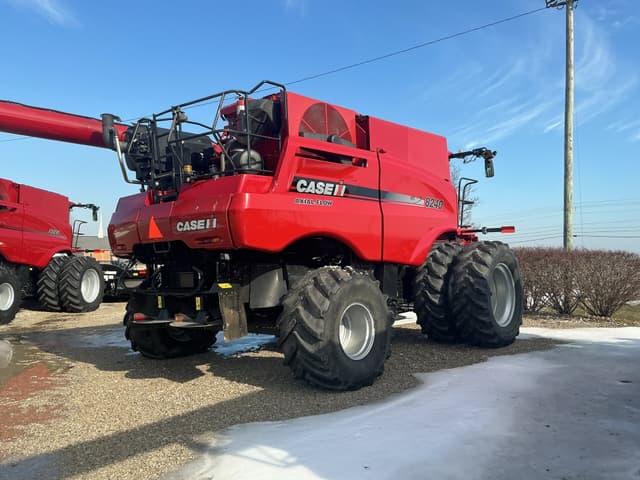 Image of Case IH 8240 equipment image 2