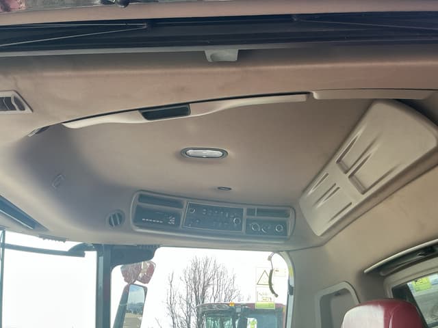 Image of Case IH 8240 equipment image 1