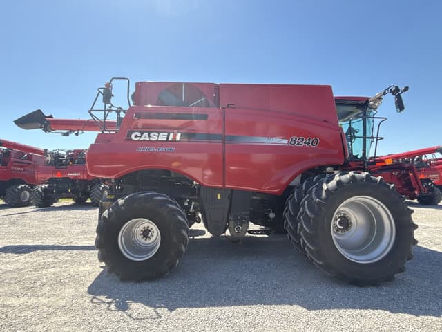 Image of Case IH 8240 equipment image 1