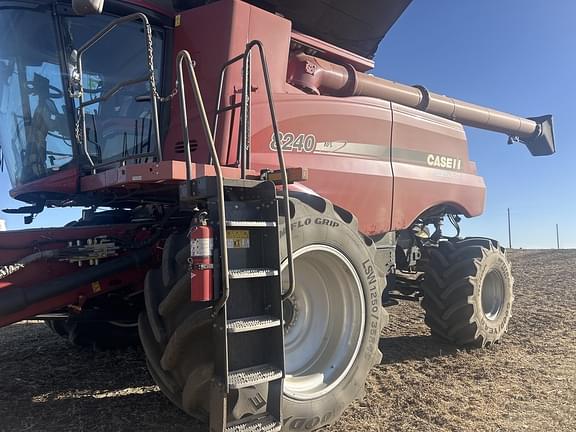 Image of Case IH 8240 equipment image 1