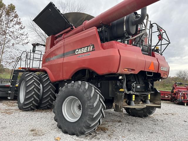 Image of Case IH 8240 equipment image 4