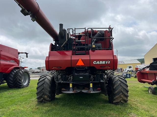 Image of Case IH 8240 equipment image 2