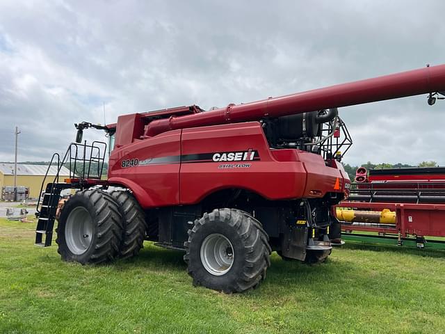 Image of Case IH 8240 equipment image 4