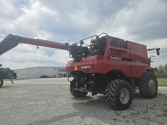 Image of Case IH 8240 equipment image 2