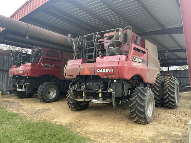 Image of Case IH 8240 equipment image 2