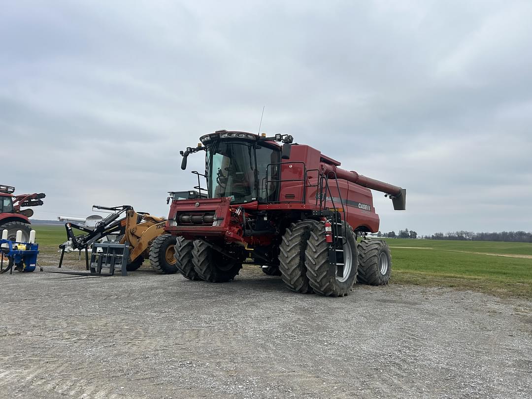 Image of Case IH 8240 Image 1