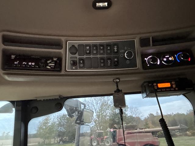 Image of Case IH 8240 equipment image 4