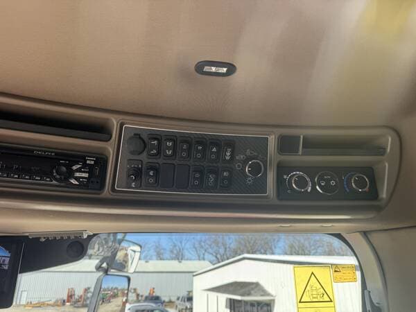 Image of Case IH 8240 equipment image 4