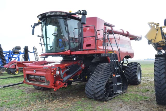 Image of Case IH 8240 equipment image 1